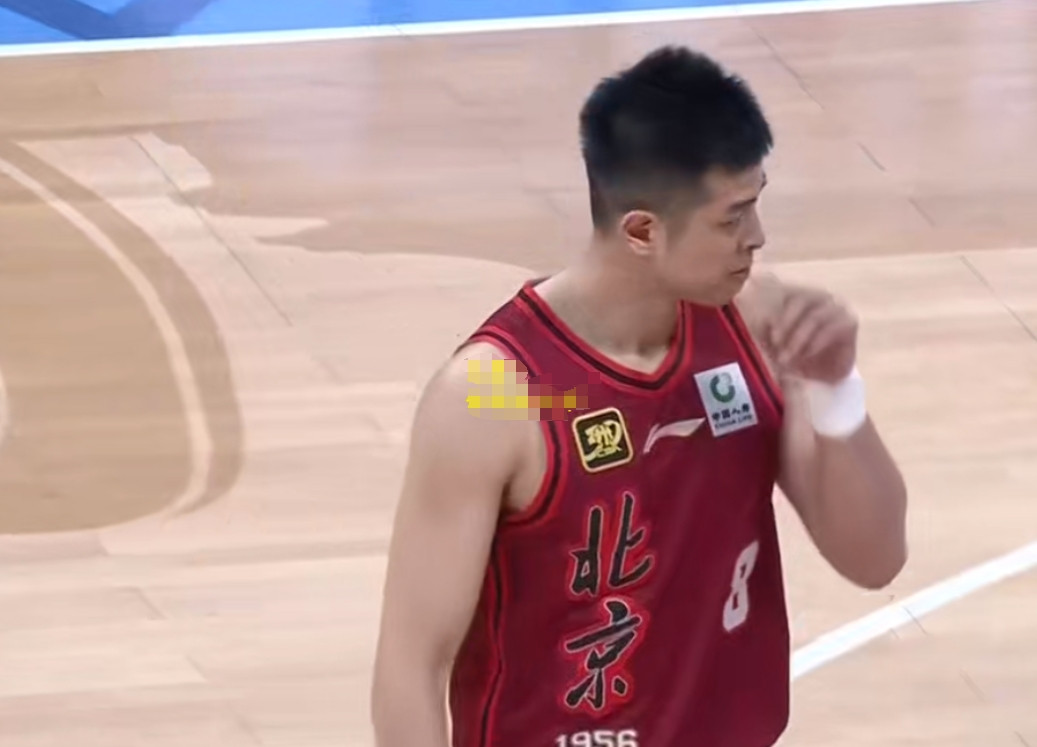 输给广厦11分！CBA名记痛批2人：真的没有必再上场了。CBA总决赛第三回合，