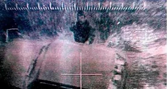 1996年4月，车臣“总统”杜达耶夫正在旷野打卫星电话。突然，两枚俄罗斯KH-2