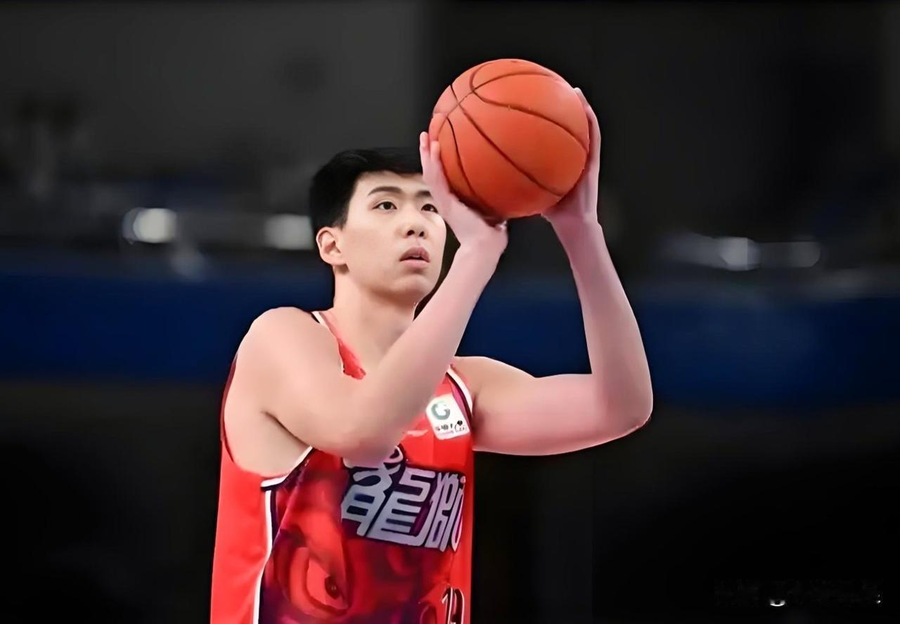 广东宏远半场以55-47领先广州队，三个没想到！1.没想到，双方比分那么胶着，