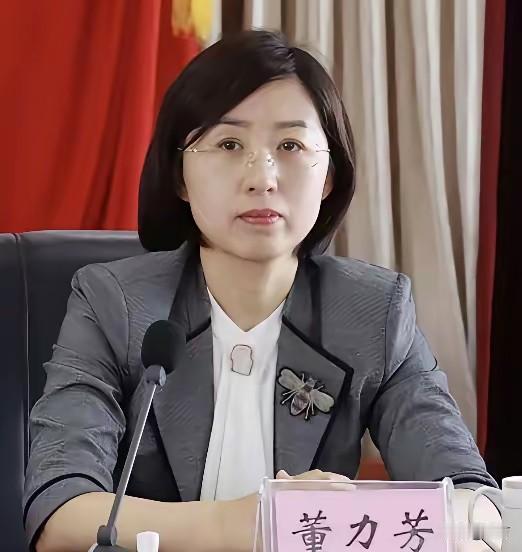 董部长一路由宾馆的保管员成长为县委常委、统战部部长，这一路走来，其中的艰辛可想而
