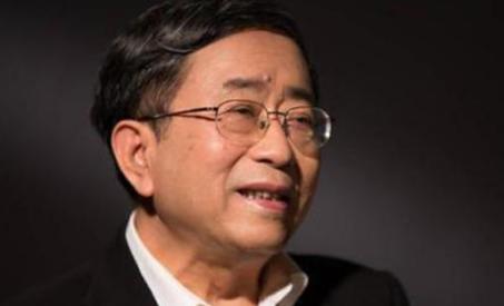 1998年在一次青歌赛上，主持人问一位歌手：“小桥流水人家”的下一句是什么？灯光