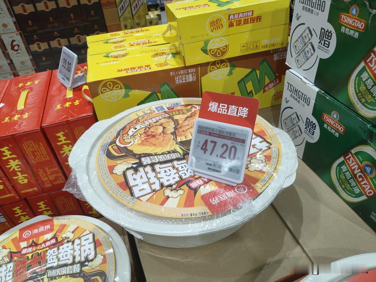 海底捞6人吃的火锅，价格不便宜，一个人吃恐怕差不多。线下超市看到了海底捞标识