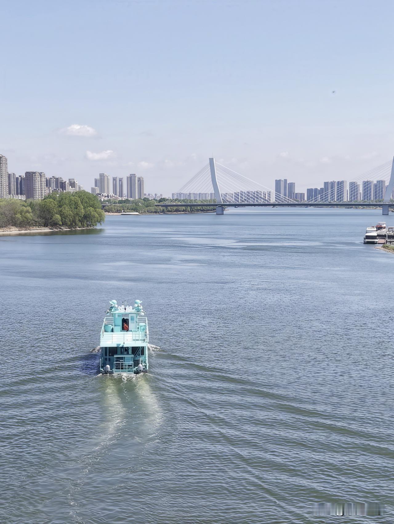 沈阳浑河游船正式复航！乘船饱览城市春日风光！沈阳浑河游船正式复航啦！今年全
