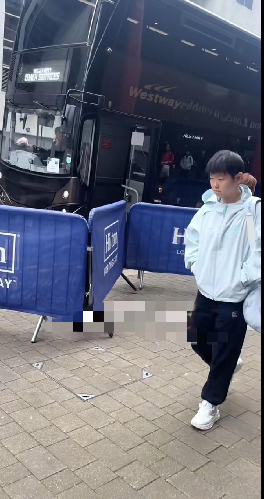 伦敦首训！莎莎的背影，就是最稳的定心丸✨刚落地伦敦，连时差都还没倒过来，就