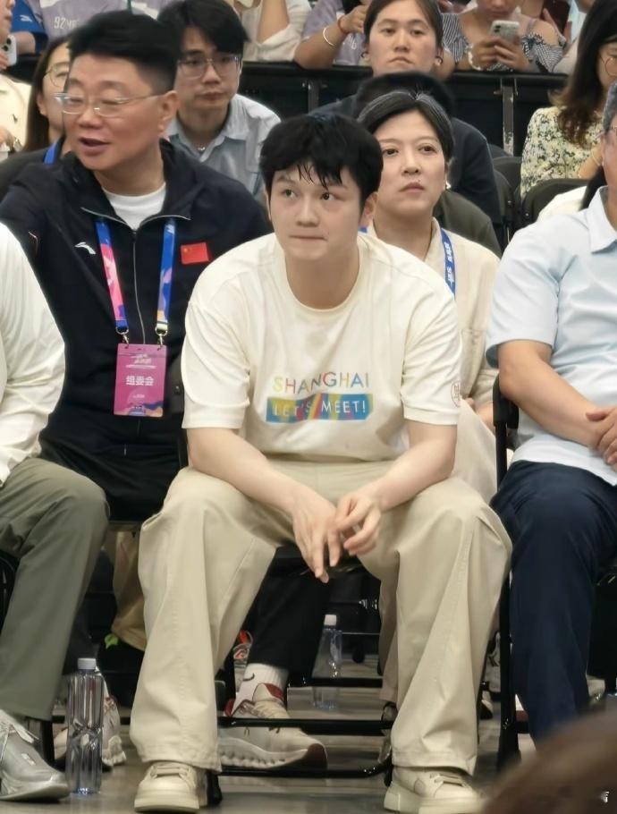 没打理头发的樊振东，看起来乖乖的🏓樊振东樊振东上海活动冠军之路