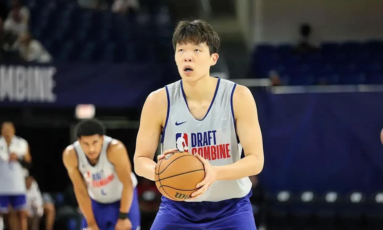 杨瀚森首轮！不是梦！#NBA#昨天看了杨瀚森的联合试训第二场，小杨出场13分