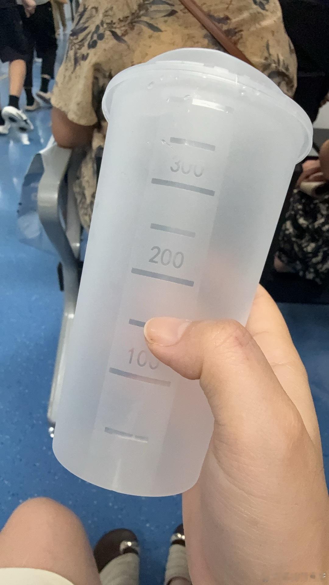 不是 原来测胰岛素抵抗要喝那么大一杯葡萄糖水的哇[捂嘴...