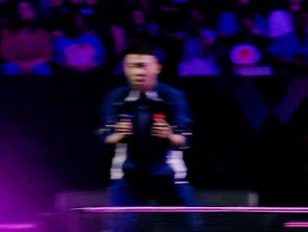 于子洋已经站起来了，蒯曼为什么不听于子洋的话？不叫暂停。因为前三局蒯曼大比分