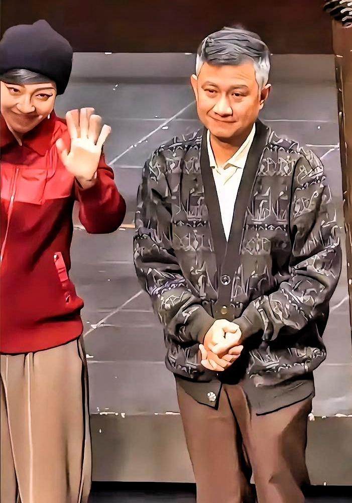 卓伟蹲8个月都不放过文章🙄说白了就是他当年把人得罪死了。别洗什么被人暗