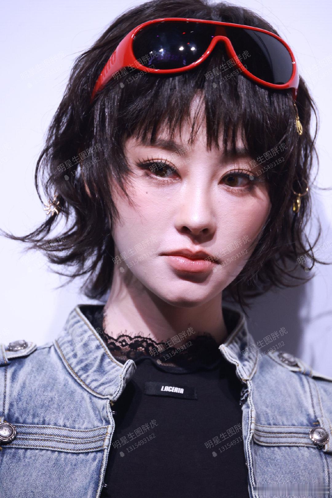 祝绪丹上海时装周红毯可爱短发！！！​
