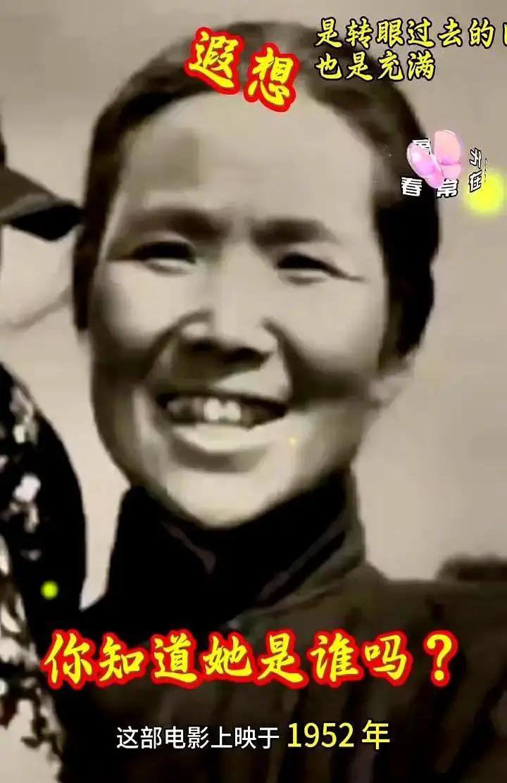 她把自己掰弯，身高肉眼可见地缩水7厘米。不是畸形，不是特效。这只是一个32岁