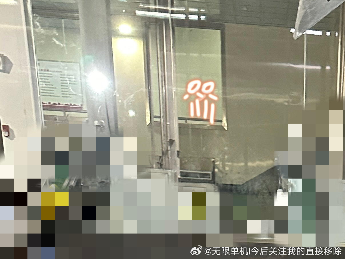 #浙江一猪景房8888元一晚#之前在工厂的时候，大人们每次来检查就兴师动众，让机房的人赶紧穿上白衣服