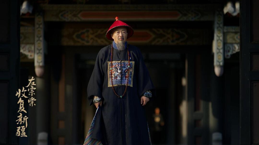 1859年，永州城，夜，一家客栈。店主老汉把心事说给了住店书生：永州镇总
