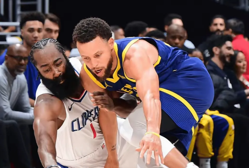 NBA史上三分球总命中数排名前十的球员如下：1、库里——三分球出手9066次