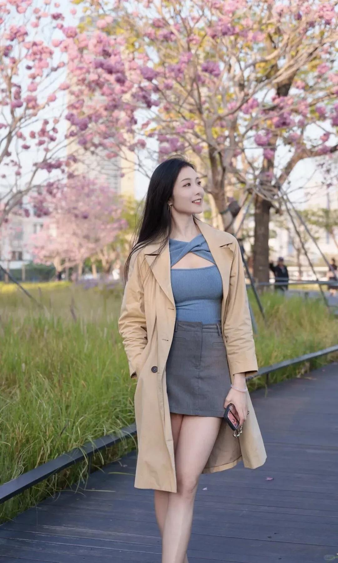 都市丽人，尽显成熟女性的独特风采，你的拍摄至关重要。时尚女性气质都市轻熟女穿搭