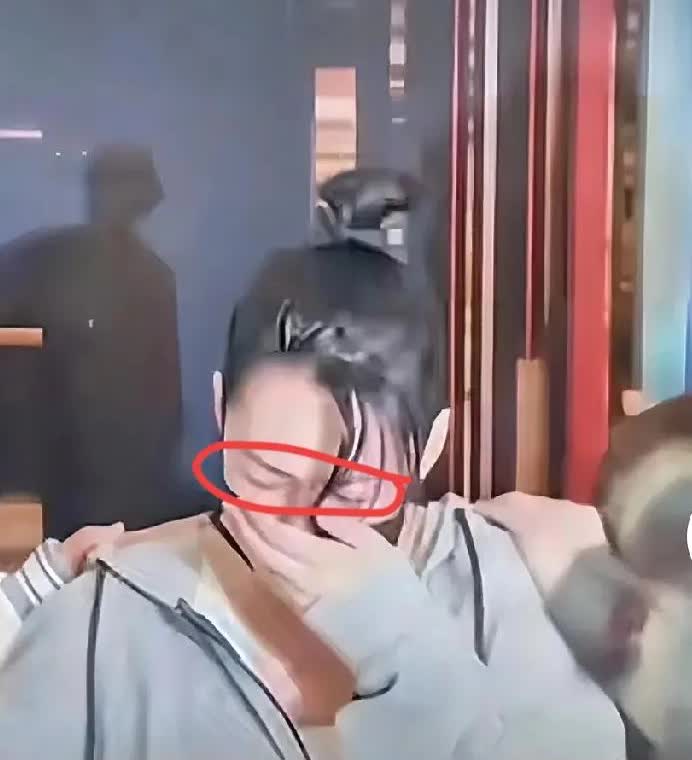 现在全网最后悔的，应该就是热搜上的小曲线了小曲线后悔啊，如果当时
