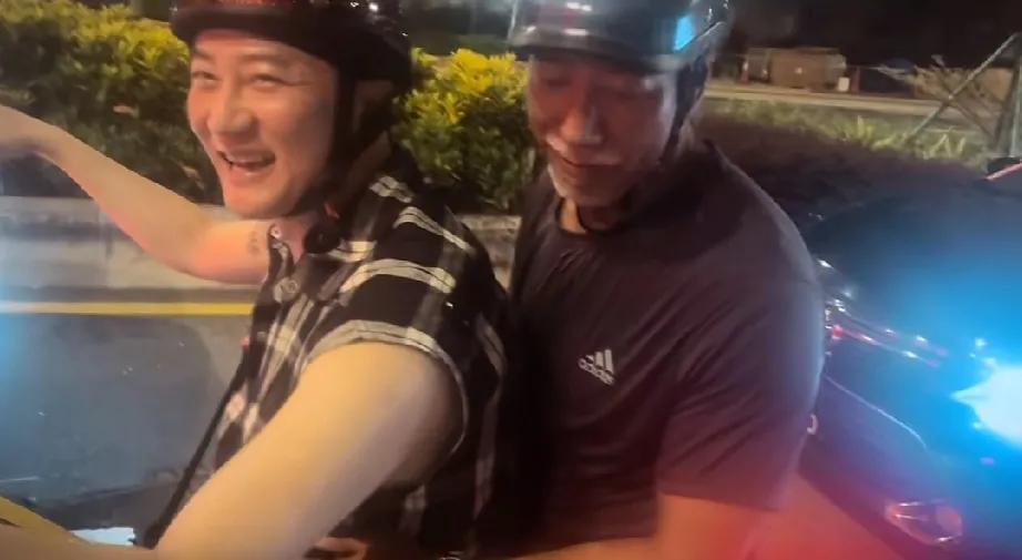 澳门偶遇张耀扬坐关喆摩托车上街兜风!两人表现亲密关系好，网友:还以为他们八竿子打