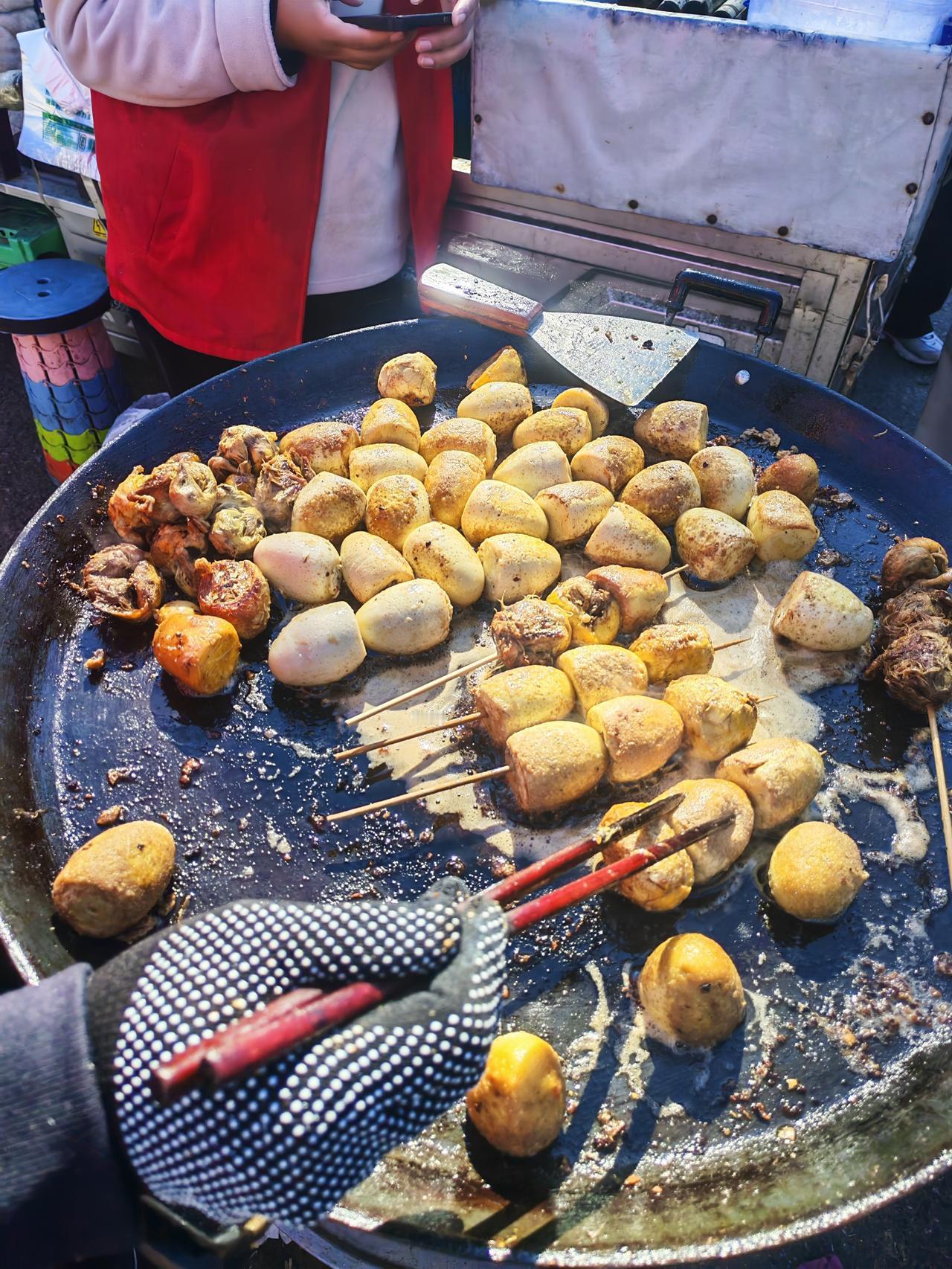 毛蛋，千万别轻易尝试，小心吃出问题来。尤其是孕妇或者抵抗力较差的青少年群体。