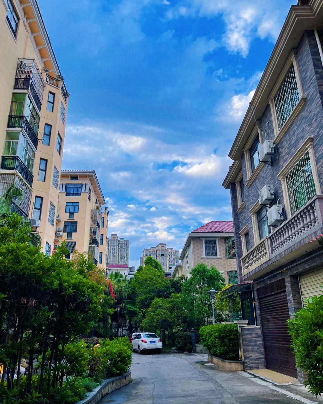 房产证名字不算数？2025新规看出资还贷说话以前结婚就盯着房产证加名，觉得写