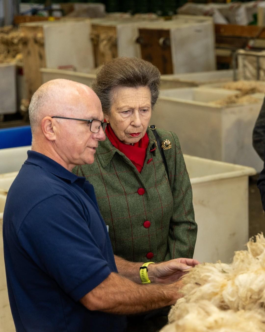英国王室2025年10月15日,作为英国时尚和纺织协会主席,安妮长公