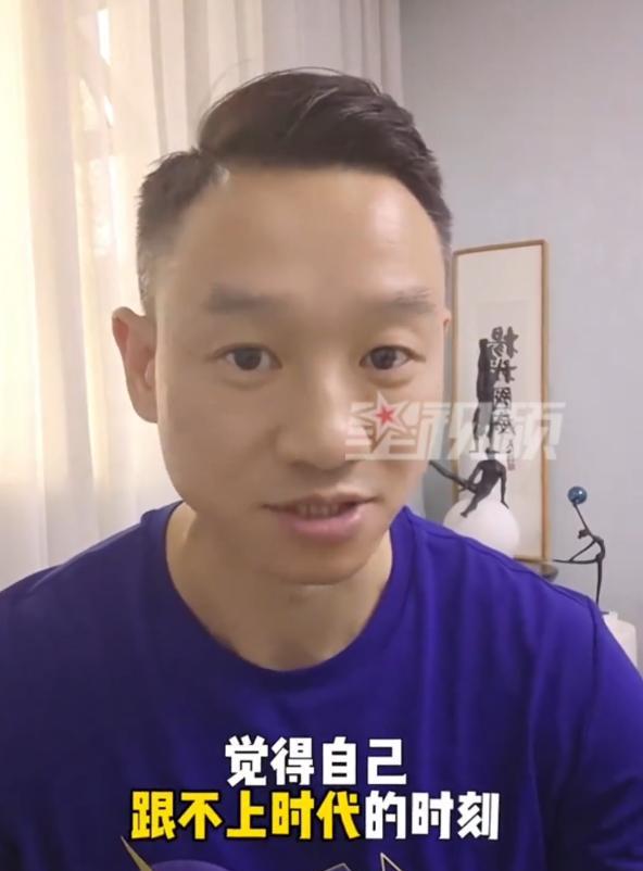 “跟不上时代了！”奥运冠军杨威最近发视频吐槽，儿子来找他买计算器，他大方给了10