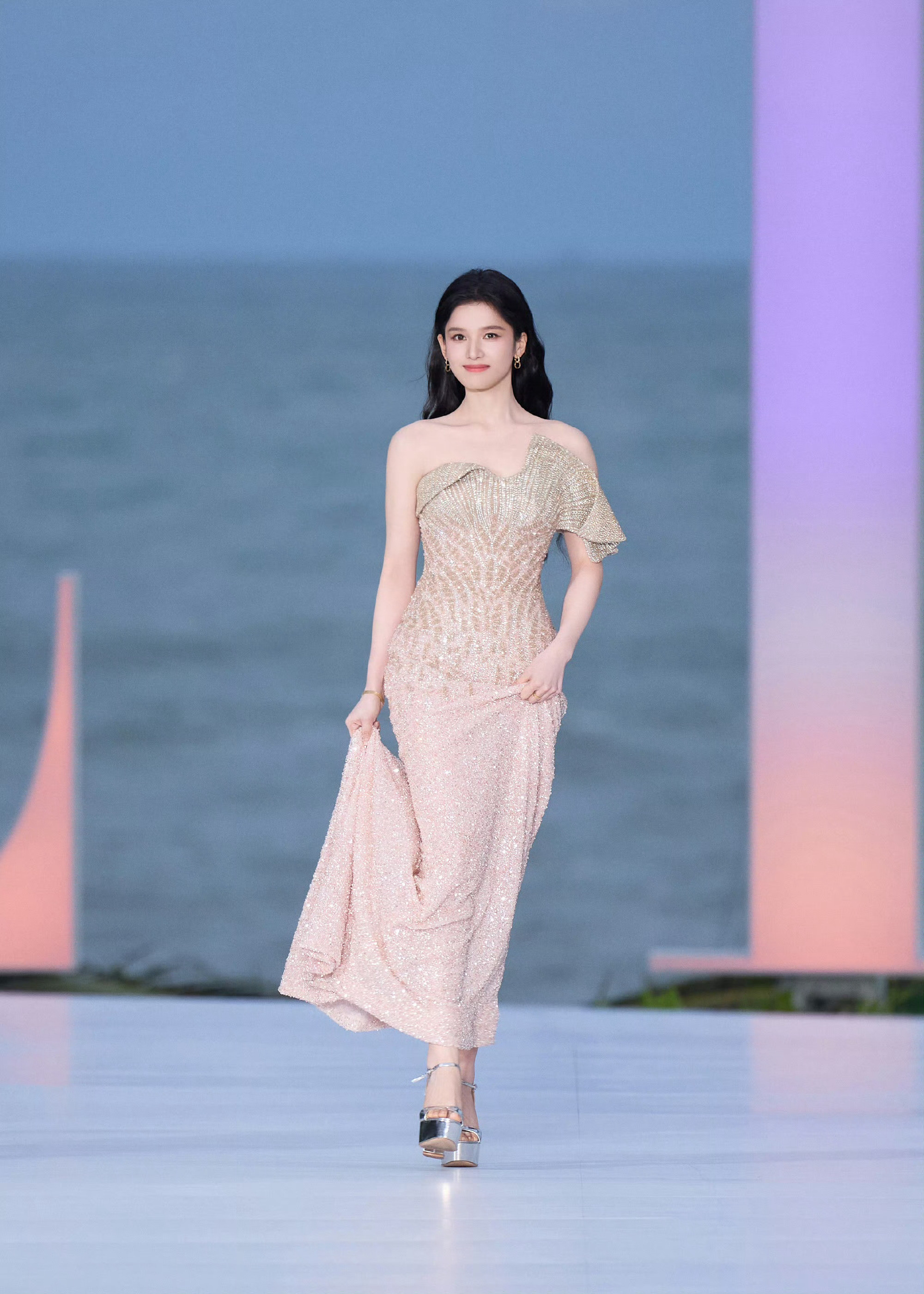 张婧仪仪神太权威了！太美啦～宝宝是一条小美人鱼🧜🏻‍♀️女神[期待