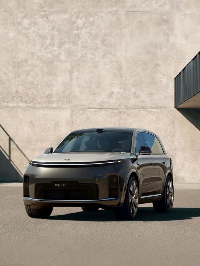 理想L9现在销量这么惨淡的原因主要就在于，这辆车现在实在是没有亮点，其他品牌都有