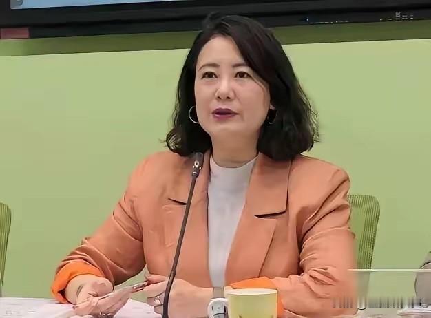 韩国瑜昨天（18日）晚间发文指责台行政机构不副署、不执行，立院三读通过的法案。民