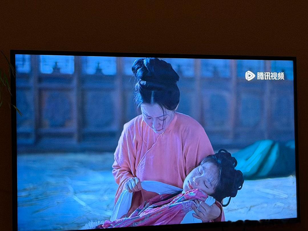 才有空追了腾讯的《兰香如故》，第1集就把我看得好难过，但在那个年代官宦人家男丁皆