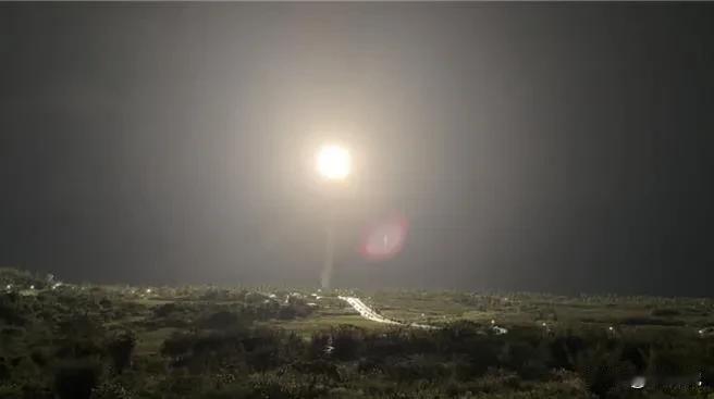 赖清德最近一连串的动作，挑衅的意味非常明显。赖清德昨晚下令台军试射导弹强硬回应大