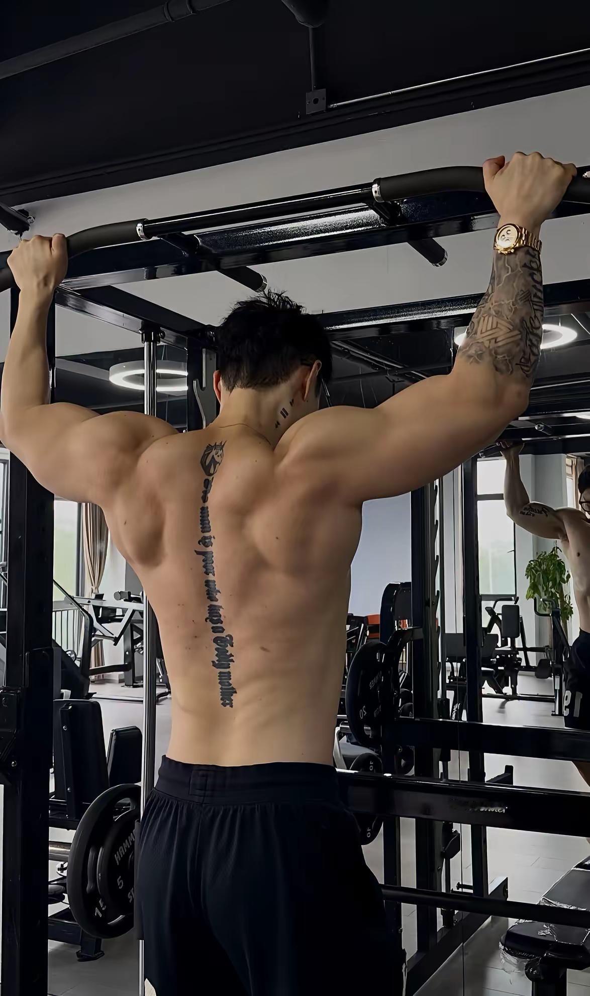 好奇，女人最喜欢男人哪块肌肉？