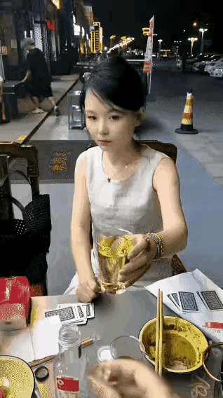 你看姑娘们鄙视的眼神，你还不觉得你太小了么