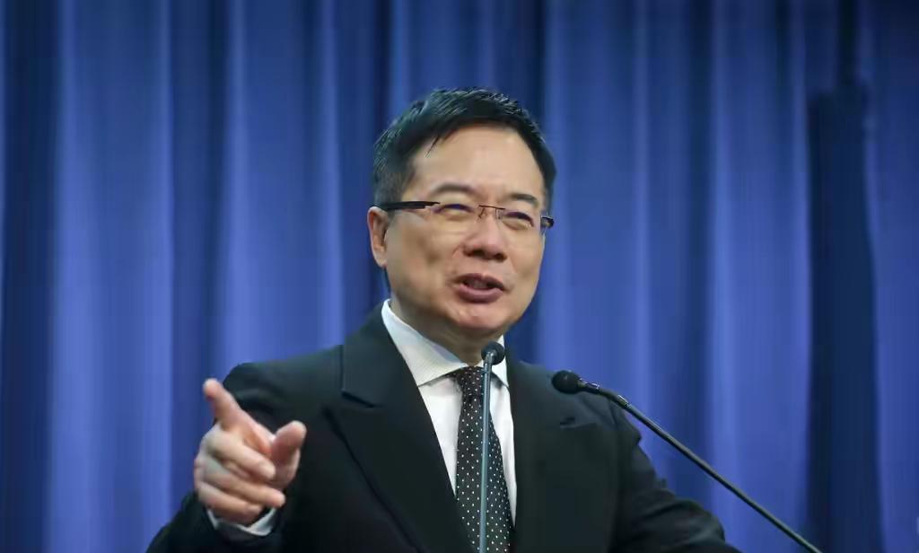湾湾名嘴、时事评论员蔡正元说，大陆雄而不霸，不会有真正的朋友。湾湾的脑回路真是