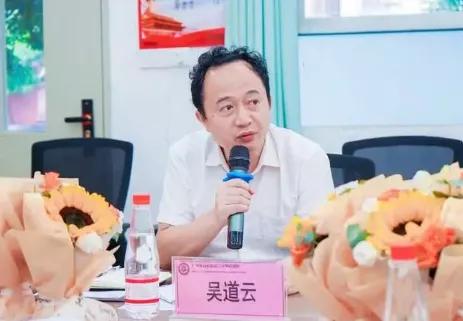 看到孩子就想到成绩，看到领导就心生恐惧？这封遗书刺痛了无数人。广州黄村中英文学校