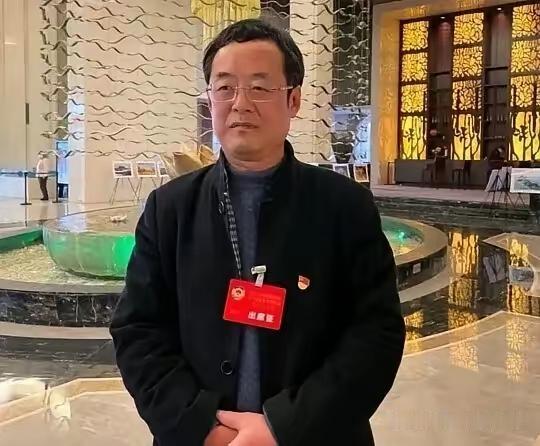 打老虎、拍苍蝇，这次连蛆虫也不放过了？8月10日烟台海阳四中校长于X广被查