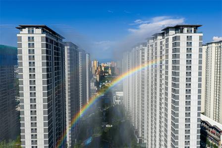 火到外交部点赞、欧洲网友眼红！山西运城这个小区太狠了，砸1000万在楼顶造