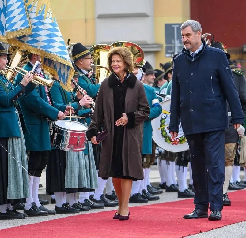 2025年倒数第二期贵圈老太太时尚（混搭篇）2025年咻的一下就没几天了，这