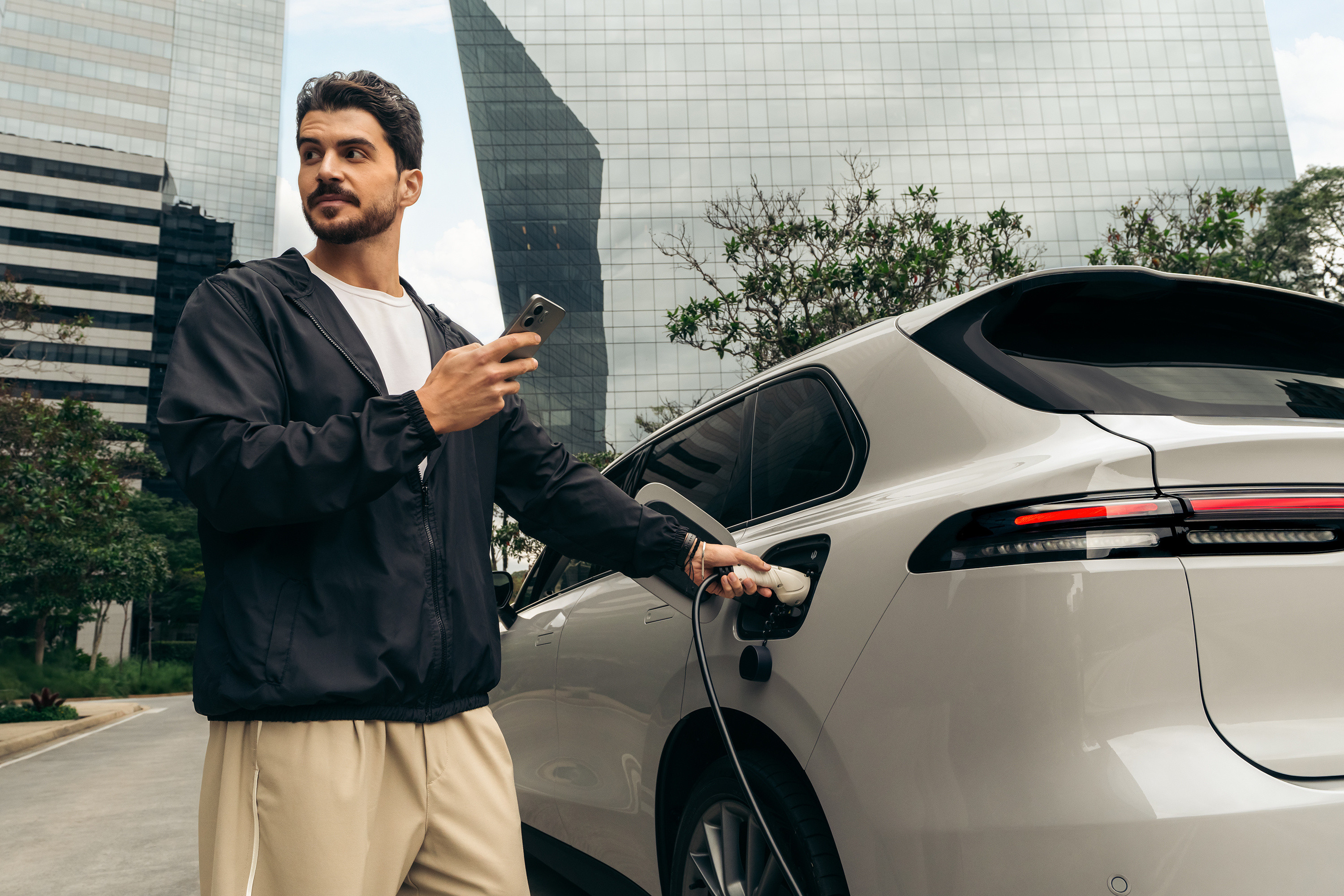 🌎在都市与度假地之间频繁切换？🚗既要高效商务，又不想错过惬意时光？零跑驶