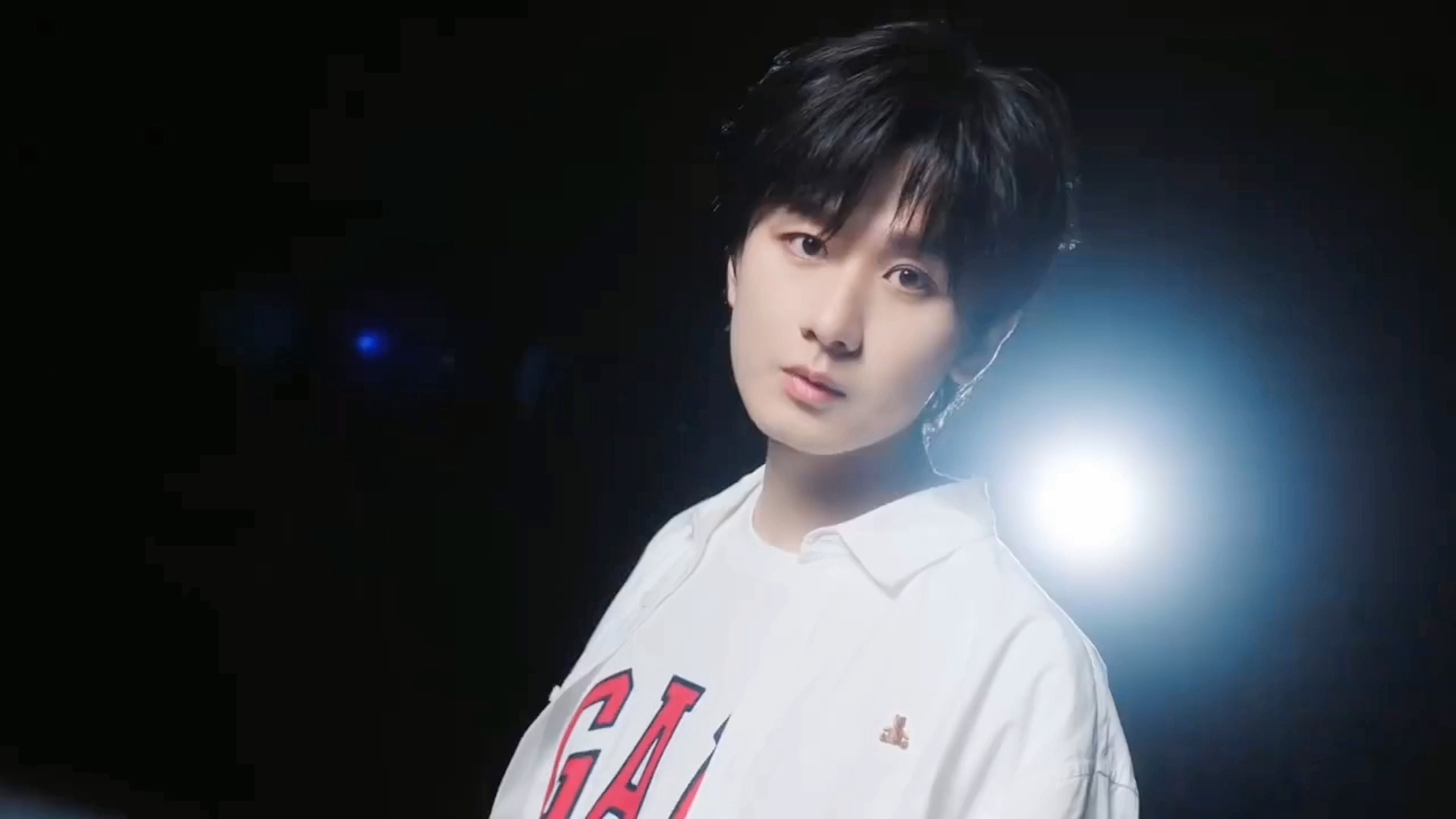 成毅商业价值内娱标杆，断层领跑！谁懂！成毅GAP续约直接杀疯了💥官宣上新热度狂