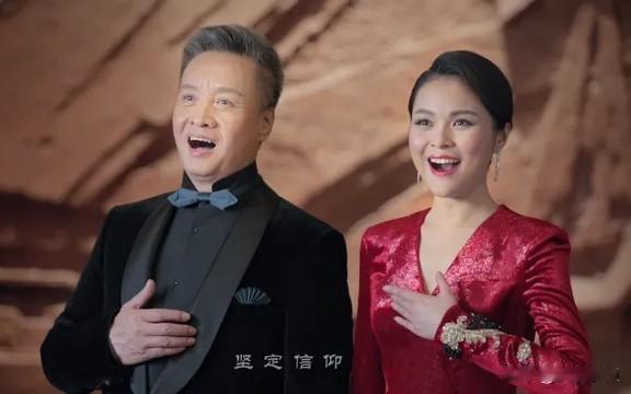 9月9日，八宝山殡仪馆兰亭龚爽追悼会，恩师阎维文现身，戴着黑色口罩，面露悲戚。
