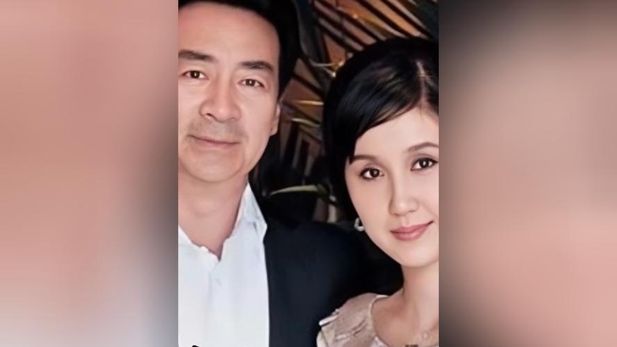 五十岁的男人向二十多岁的女演员表白，被拒了，拒绝的理由不是不喜欢，而是怕父母。
