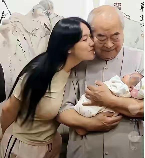 从大导演张纪中到钢琴大师刘诗昆，再到书画家范曾，生子年龄纪录是一个比一个高，更上