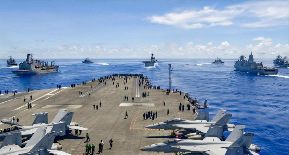 特朗普这波操作，连美国专家都看傻了，最近美国海军出了个大新闻，特朗普要造以自己名