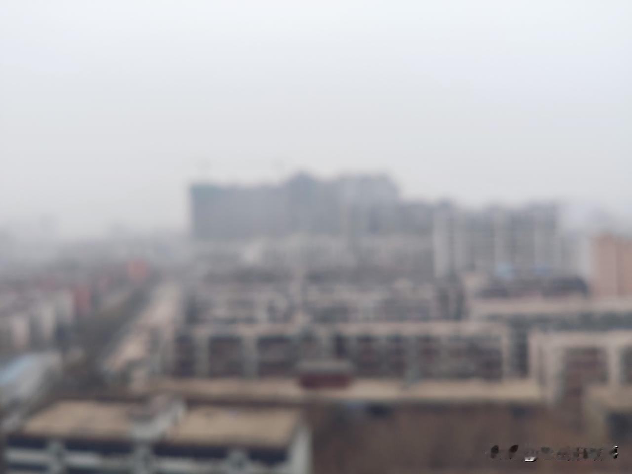 现在是下午四点四十分左右，郑州市今天的天气用一个词来形容，应数:暮霭沉沉！从早上