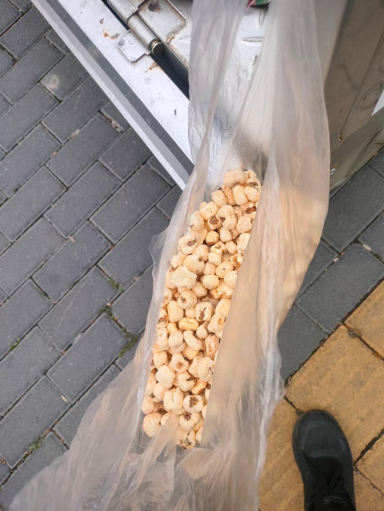 不敢戒烟了，现在社会上流行一句话，戒烟的人不是穷就是病了，感觉戒烟是件很丢人的事