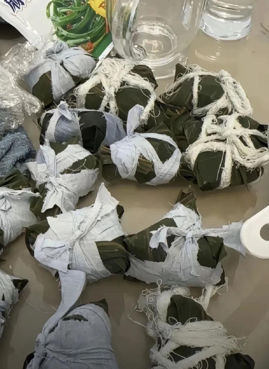 这粽子是乌克兰战场来的吗？[笑着哭]