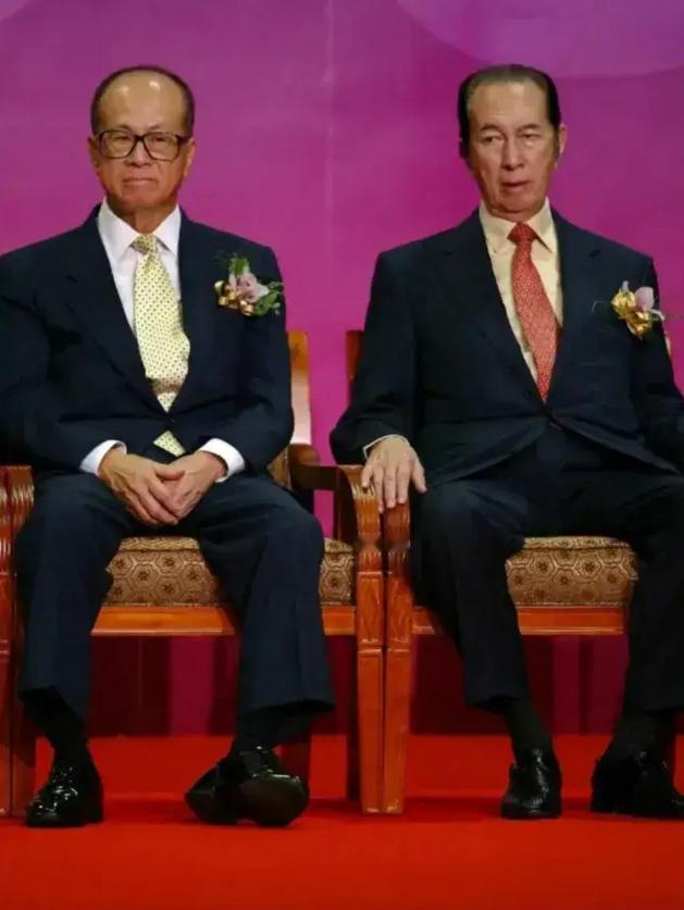 澳门赌牌一直是现金奶牛。上世纪六十年代，何鸿燊联手霍英东拿下澳门博彩专营权，此后四十年几乎垄断当地赌