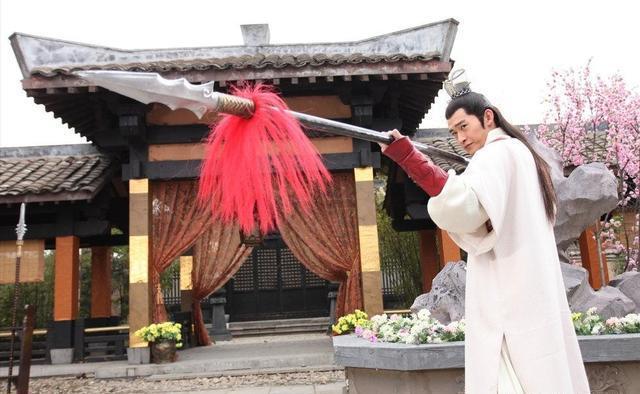 隋唐之际，英雄辈出。徐茂公精通奇门遁甲，曾为罗成推算命格，断言其寿七十有三。然罗