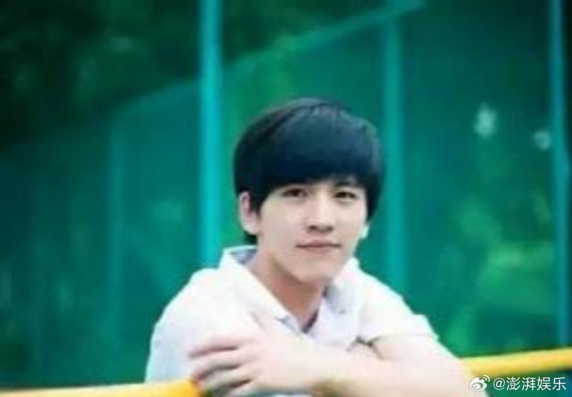 张凌赫多年前发文抨击影视圈2016年还是南师大学生的他，以本名张家玮发文，痛批