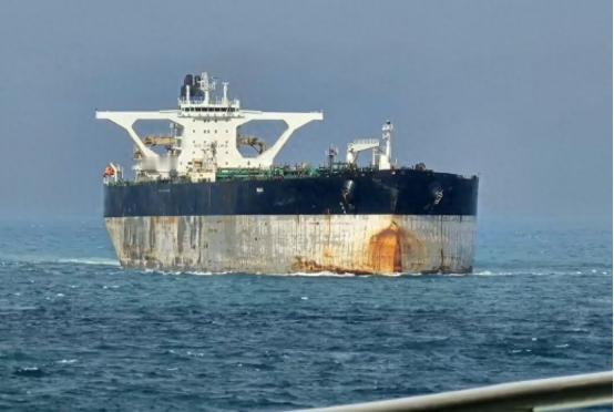 美军扣押悬挂俄罗斯国旗的油轮，俄军高官：需要击沉几艘美国船只 “必须用鱼雷击